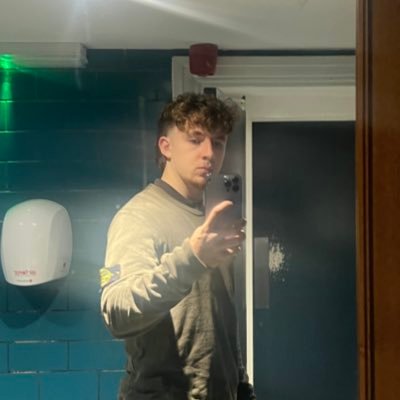 aron_wills1's profile picture. 