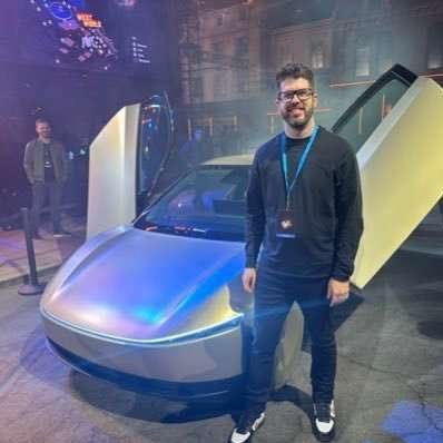 ERIC_go5's profile picture. Principal Engineer, Lead Engineer- Robotaxi #Tesla. STR Business Owner #airbnb..🚀🤖