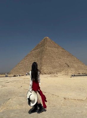 tqkjsfac's profile picture. Travel made me kinder, Europe made me wiser. The UK, Switzerland, and France guide my creativity. Still learning English