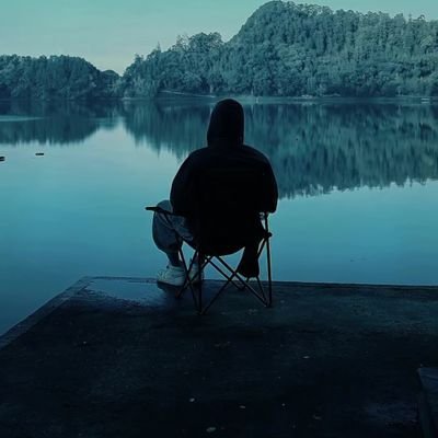 1yalandunyaiste's profile picture. Keşke cahiliye döneminde toprağa gömülseydimde şu günleri görmeseydim...