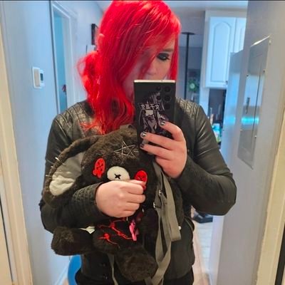 VynylxScratch's profile picture. 30s 🔞 🏳️‍⚧️  | professional vaporeon breeder | Taken, not poly | rsn: TarSoul