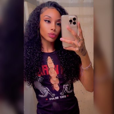 ZayumGinaa's profile picture. WHY TF 🫵🏾 ON MY PAGE‼️ AMOS:prettyass_jaass TikTok:Qveenofallslims #AnimeGirl🧚🏽 #TAURUS♉️ I love Astrology✨ “where NOSTALGIA & DARK AESTHETICS meet” 🖤