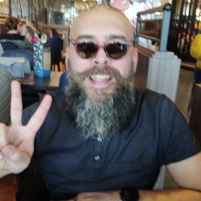 eviloic's profile picture. Bouger, travailler, s'amuser, manger et se reposer, c'est la devise de la tortue.