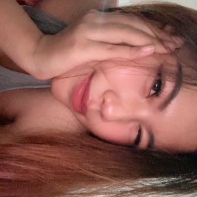 _picilly's profile picture. i have 2 side