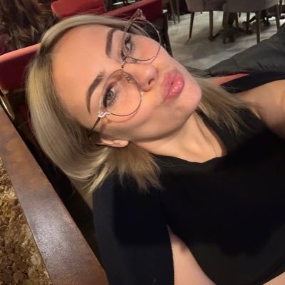 ysmncnk_'s profile picture. olur öyle fazla takılma