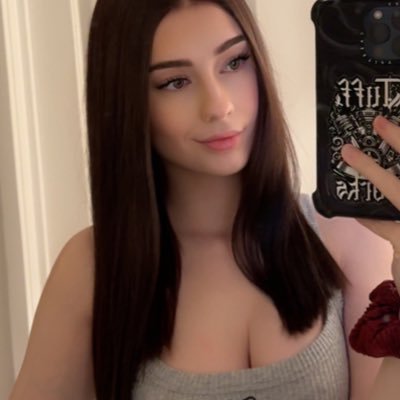 livvv81's profile picture. welcome to my brain ✨