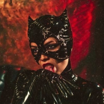 zavahfox's profile picture. meow