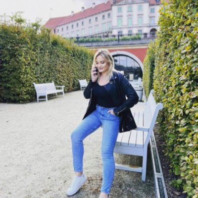 JaneJohnson001's profile picture. Always remember that your head creates your world 🌎