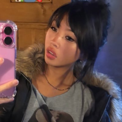 capableoflover's profile picture. one niko burger please