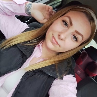 Stellaroon32161's profile picture. love doesn’t seat like a stone it has to be made like a bread ❤️‍🩹💕