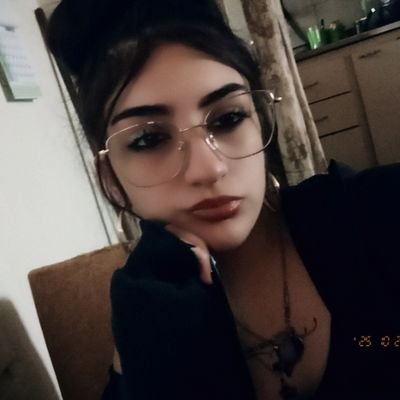 kndeee_apthsut's profile picture. Gasty me abrazó 💙  //

la piba del tattoo erbakero 🦵🏻💀