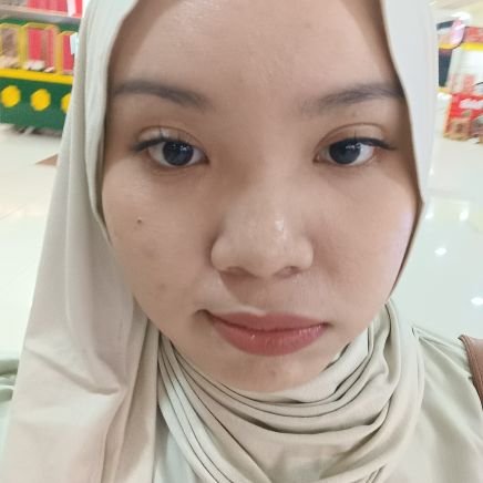 moonieslay's profile picture. 25⭒beauty enthusiast, oily acne prone skin | business inq? DM/Email : oktareviews@gmail.com •  #reviewbyokta⭒