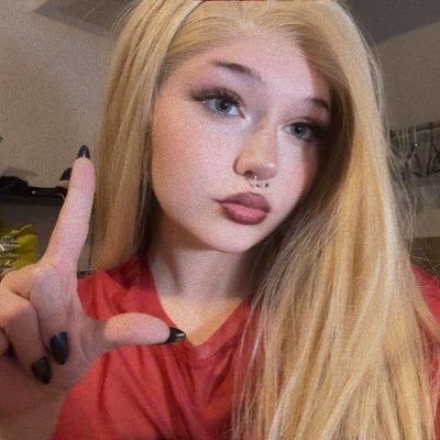 PrincessLills's profile picture. your wallets worst nightmare. 30$ tribute. no free attention. i’m greedy:) @Lillsautos @cashcoupleLZ