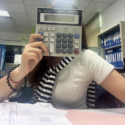 zhouxiaowen520's profile picture. 30多岁的国企财务小姐姐。科室小哥哥都以为我只会说超预算，其实我还会说下班请你吃食堂2楼小炒。前提是有素质，不喜欢啰嗦，礼貌的优先。