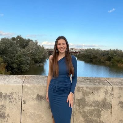 Elenabayoo_'s profile picture. 