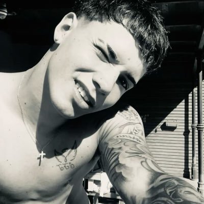 dadocomenta's profile picture. simbol boy.