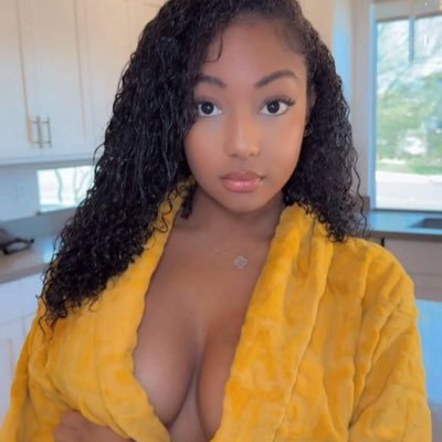 ana2443444's profile picture. 