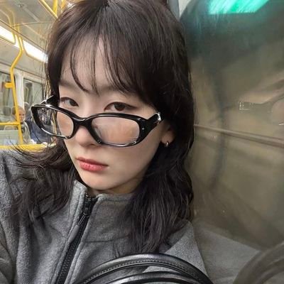 skzdemi's profile picture. psicóloga oficial da demi lovato
                                         te amo bangchan