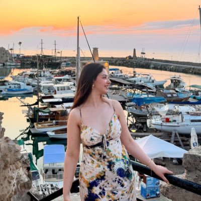 loriselmas's profile picture. 