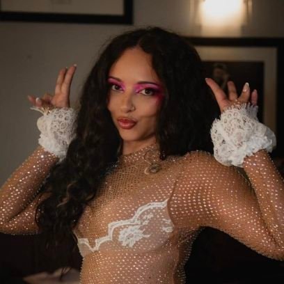 chappellcastle's profile picture. this song goes out tonight to the girl in the crowd in a mini skirt and gogo boats