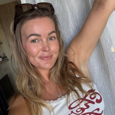 florencekate33's profile picture. we’re love feels safe i stay❤️