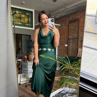 beccalynnwrites's profile picture. SAHM of 2 boys! 
Writing my debut novel- A FLAME LIT SOUL
Live Wedding Painter 
Obsessed reader