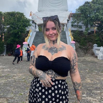 aurai010's profile picture. She_Her 🥰| Ezekiel 22:30🙏| God's Daughter 💟💯| Crypto Currency Guru 📉💯| Lover of Viviz #viviz