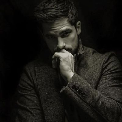 iyade33's profile picture. 