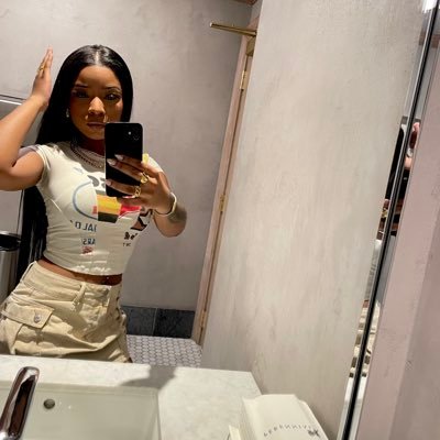 kaylanlakhiya's profile picture. such a fuckin libra