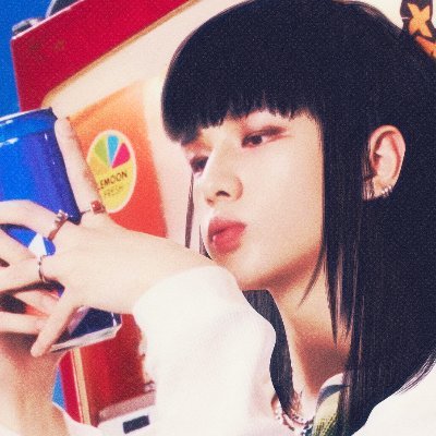 ArisuNines's profile picture. hyunjinnie ✩ 🐰🥟 ✩ skz ⋆｡°✩ gnab

I sometimes draw and write about boys falling in love.