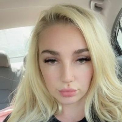 NikiBe11193717's profile picture. single