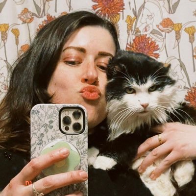 summsem's profile picture. jim enthusiast (croce & morrison) and enjoyer of birds (animal & football team)| 28 | ♏️ | 🩷💜💙