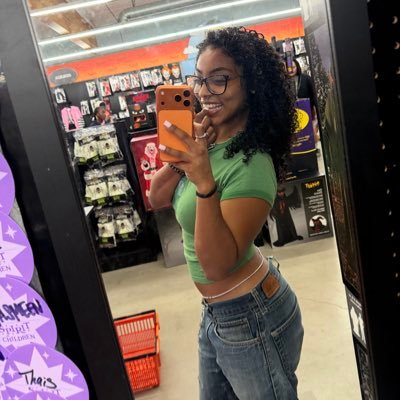 _aryyh's profile picture. only here 4 bad bitches