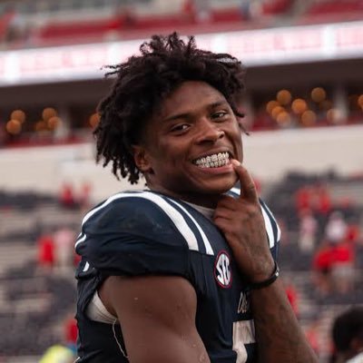 illogicalreb's profile picture. to live is Christ to die is gain