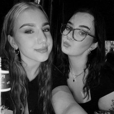 rhiwe5S0S's profile picture. new to this! needed a page to rant all things 5SOS ⭐️