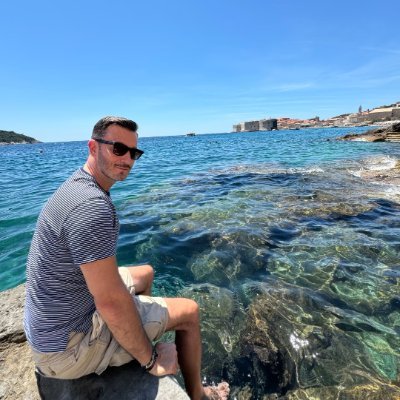 JL4NGE's profile picture. "With 20 years of hands-on experience in the stock market, he possesses a keen ability to accurately assess market trends and provides expert analysis and tailo