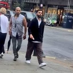 crcktphn's profile picture. fan account - @iamsrk @abdevilliers17