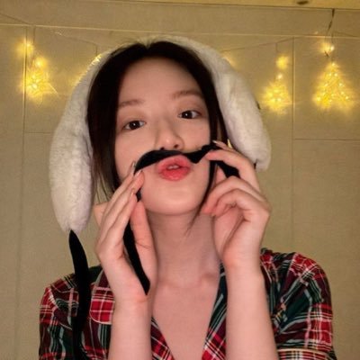 LizzYellows's profile picture. Stan I-dle 😥😥😥 (grootste Anura fan)
