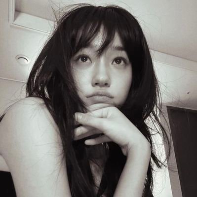 chelavaj's profile picture. music and film this comfort huft 🫤