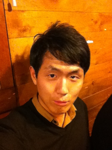 TwoKJ's profile picture. 음악을 좋아하고 사람을 좋아하고 그림을 좋아하고 문화를 좋아하고 외로움을 즐긴다.............?