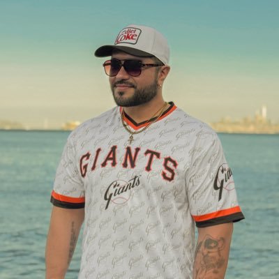 tonythespaceman's profile picture. crecí escuchando historias de valientes en los versos de Chalino | dirección de fotografía @tonythespaceman