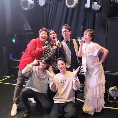 DamerinoCompare's profile picture. 鹿島良太・坂井虎徹 ・BEKKY ・稲垣友健・鷲足満・灰野優子。色気ある中年を目指す！そんなおじおば達が真剣に遊ぶ！
おじおばワンダーランドへようこそ🌟
ツイートは #だめコン で！ お問い合わせはdamecom.store@gmail.com メンバーの各SNSへのリンクは↓↓