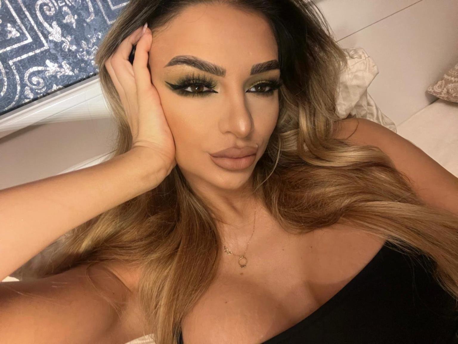 Ana_Ruizk's profile picture. Hey there 😊. You’re on my backup profile, but I’d like to connect on my primary @AnababygirlS