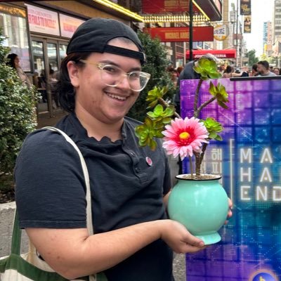 crissbway's profile picture. professional theatre gay | 📍NYC (lenape land)