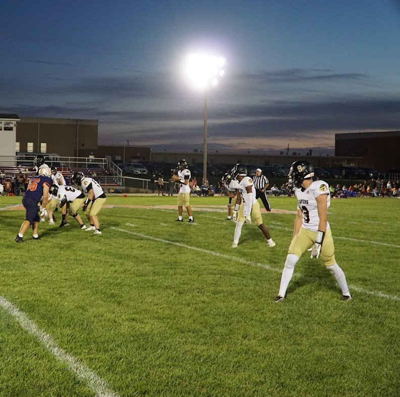 PeterRaplinger0's profile picture. (Class of 27) (Maur Hill Mount Academy)(6’1,170)(205 bench, 215 clean, 335 squat) (🏈 WR/DB, 🏀 SF,SG, ⚾️ C, 3B, 2B) Phone # (913-358-3573) (3.3 GPA)