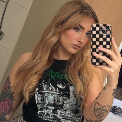 supernova_x0x's profile picture. goth bimbo