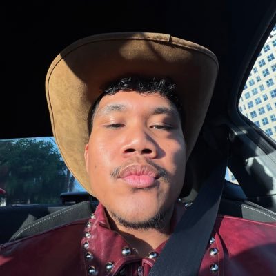 _chachiii's profile picture. hawai’i is home 💚 i like raves n r&b