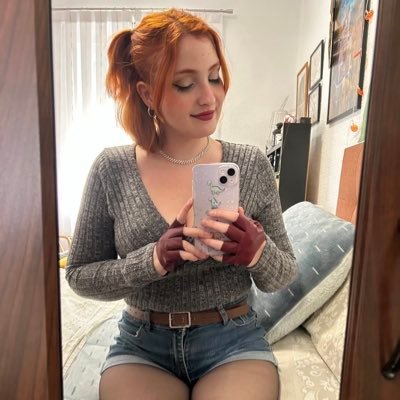 Nathorrorgames's profile picture. Tengo un canal de Youtube donde subo gameplays de videojuegos de terror🙃NatHorrorGames. A veces colaboro con @VJuerguistas Link a Linktree abajo⬇️