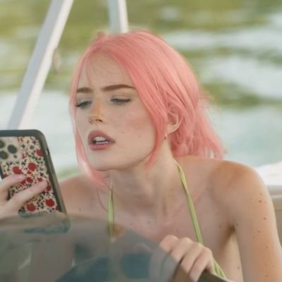 maracardigan's profile picture. crying over letters damn nerd