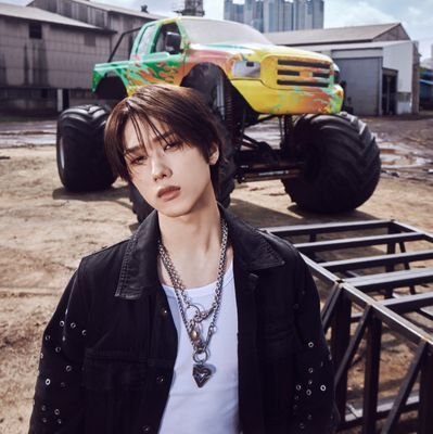 emosteroid's profile picture. 